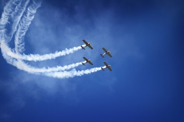 Ocean City Airshow planes flying through the blue sky creating a jet stream